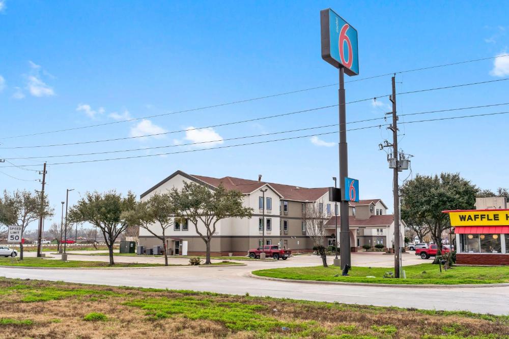 Motel 6-Rosenberg, TX